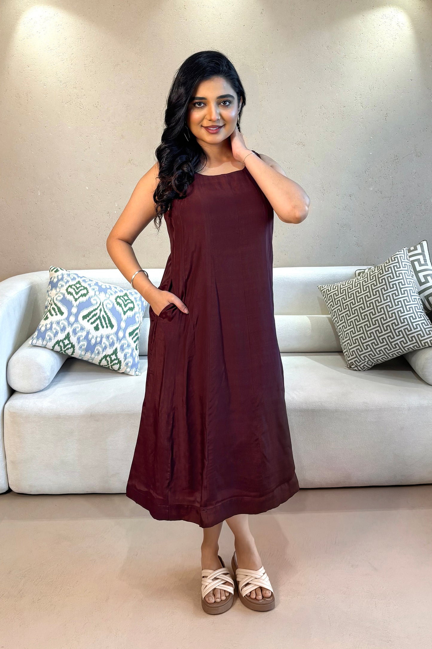 Crepe sleeveless Dress - Brown