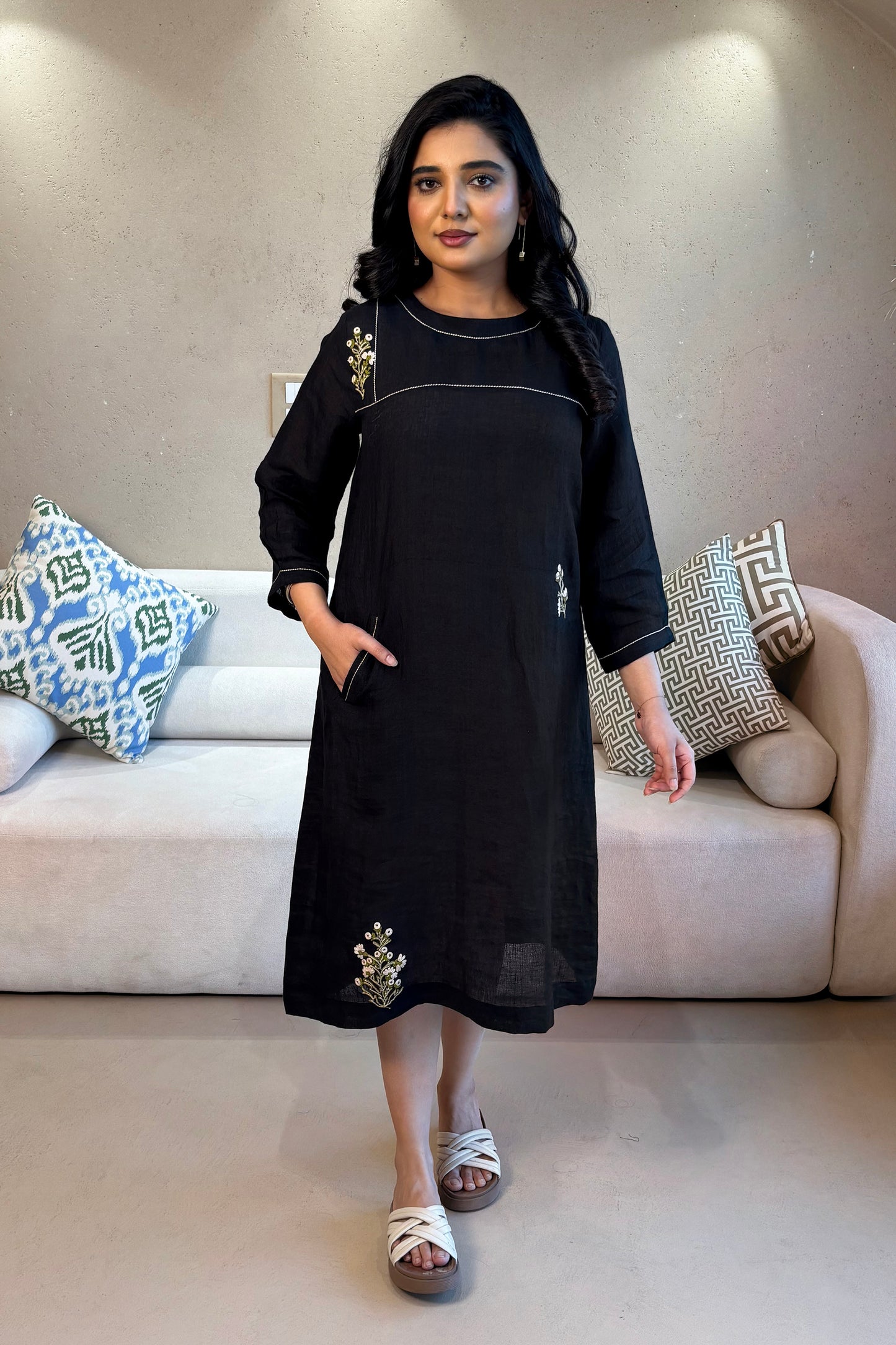 Linen Embroidery Dress - Black